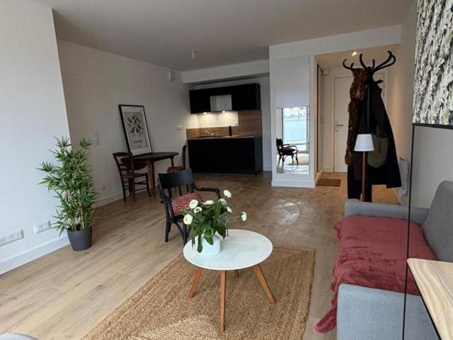 Ensemble résidentiel comprenant 23 appartements et 2 cellules commerciales