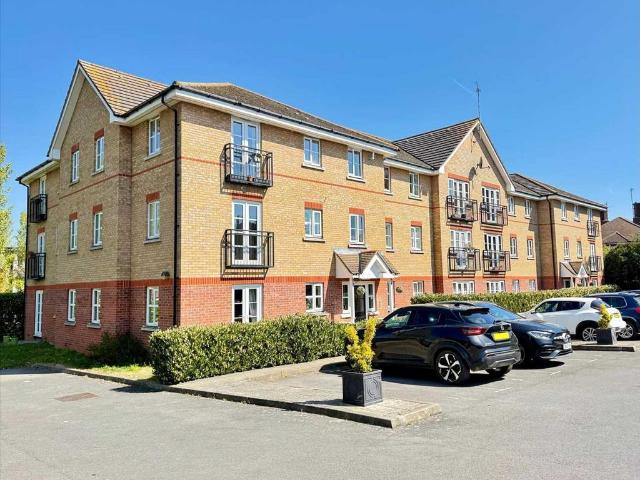 Ensign Close, Leigh on Sea SS9 2 bed apartment to rent £1,350 pcm £312 pw