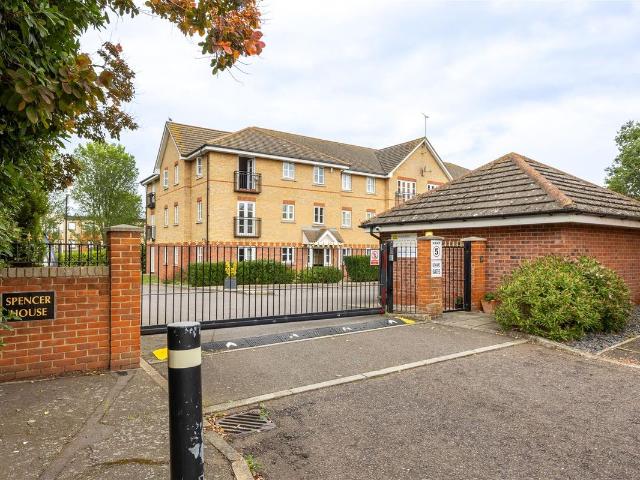 Ensign Close, Leigh On Sea SS9, 2 bed flat to rent, £1,300 pcm | PrimeLocation