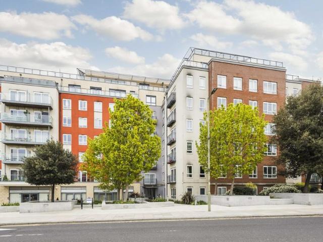 Ensign House, 48 Aerodrome Road. 2 bed flat to rent £2,100 pcm £485 pw