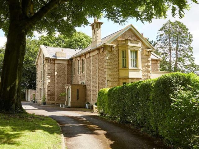 Ensleigh House, Lansdown, Bath 9 bed house to rent £7,500 pcm £1,731 pw
