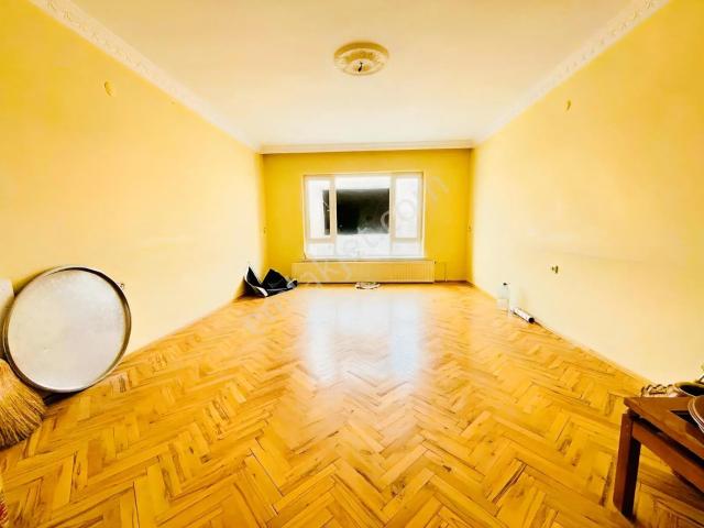 Şentürk Gayrimekul'den*kiralık*cadde Üzerinde 3.kat