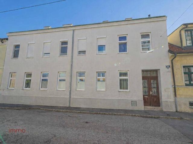 Entwicklungsfähiges Mehrparteienhaus mit Dachausbaupotenzial in Wien 23
