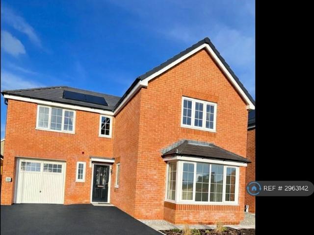 Entwistle Drive, Blackburn, BB2 4 bed detached house to rent £1,650 pcm £381 pw