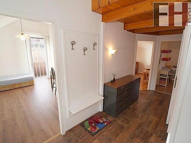 Entzückende 2,5 Zimmer Maisonettewohnung mit Balkon, Dachterrasse und Parkplatz