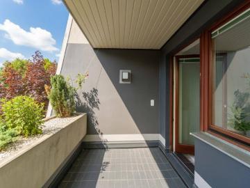 Entzückende 3 Zimmer Wohnung mit Loggia, Parkplatz und Top Infrastruktur