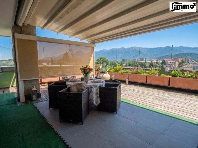 Entzückende kleine Penthousewohnung mit ca.100m2 Dachterrasse und einmaligen Fernblick in Bestlage/Völkendorf