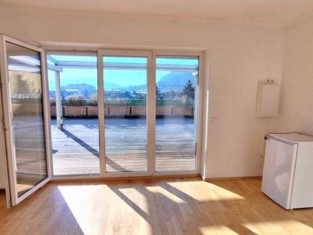 Entzückende kleine Penthousewohnung mit ca.100m2 Dachterrasse und einmaligen Fernblick in Bestlage/Völkendorf