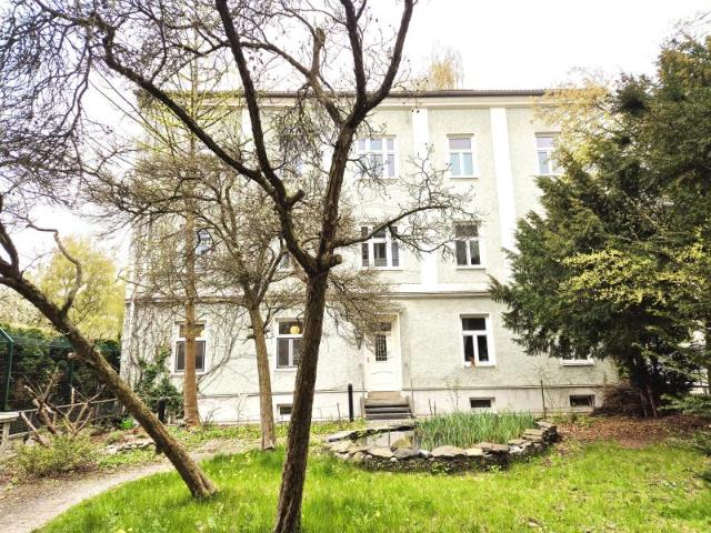 Entzückende Kleinwohnung ruhig im Innenhof, 33 m² WNFL, inkl. Küche, nähe Lentia, schöner Gemeinschaftsgarten! 2.OG ohne Lift!