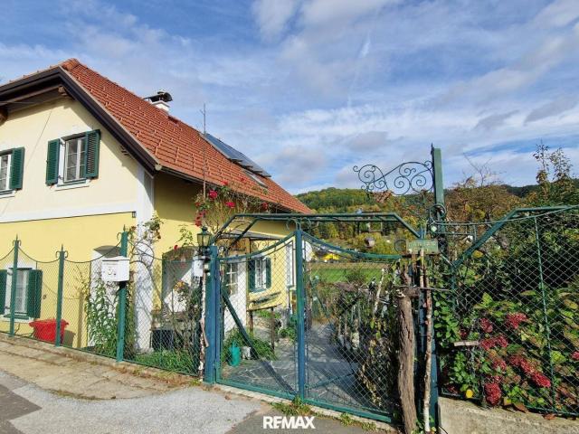 Entzückendes Einfamilienhaus mit Gartenoase in sonniger Lage