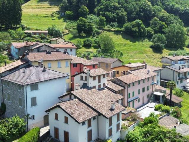 Entzückendes Haus im Dorfkern von Lugano Pugerna