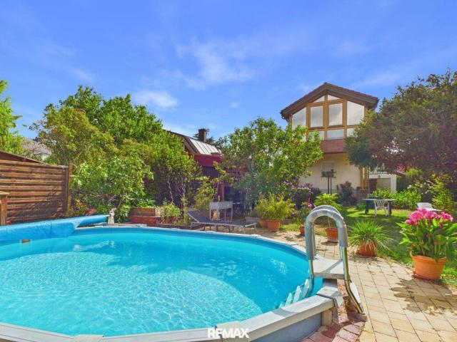 Entzückendes Zweifamilienhaus mit Pool, Grillplatz und Garage in toller Lage in Tribuswinkel zu kaufen!
