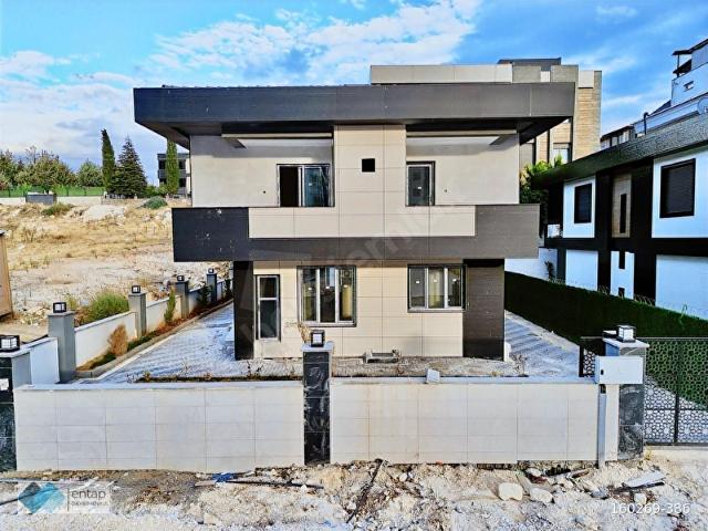 ENTAP'TAN ŞEHİRGÖSTERENDE SATILIK 6+1 TRİPLEKS LÜKS VİLLA!
