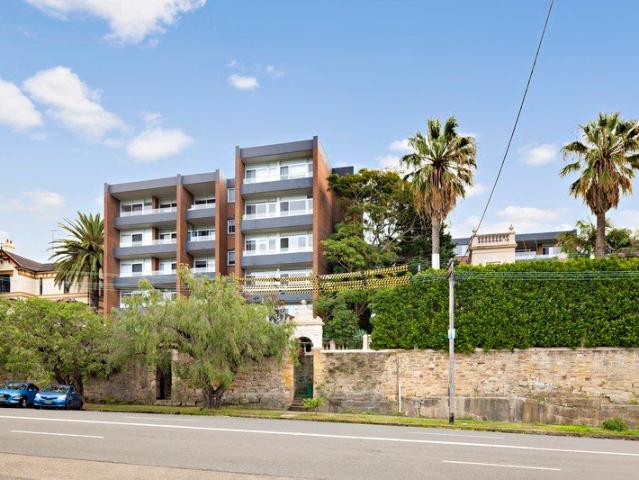 Enter via Piper Lane Rare Entry Opportunity in Landmark 'Ann & Dale' Building