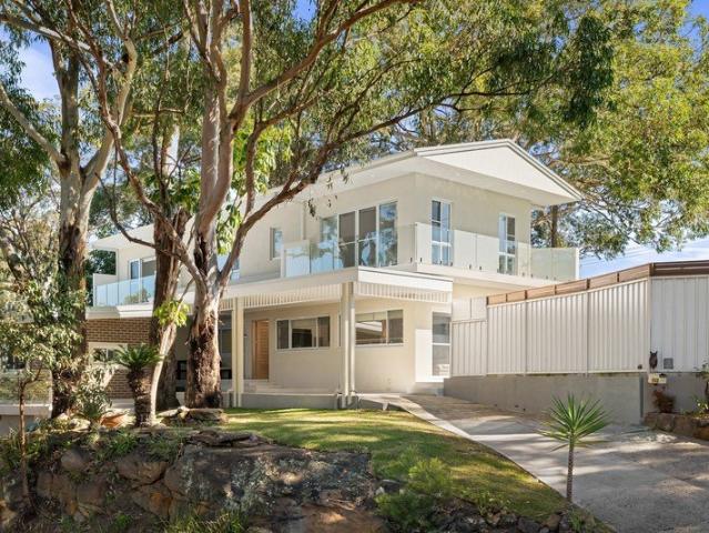 Enter off Brewer Place Elevated, Grand Scale living in Lugarno