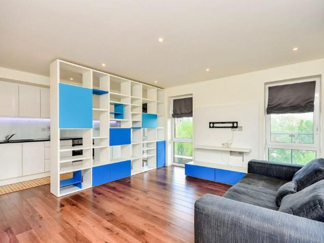 Enterprise Way, Wandsworth, London, SW18 2 bed flat to rent £4,500 pcm £1,038 pw