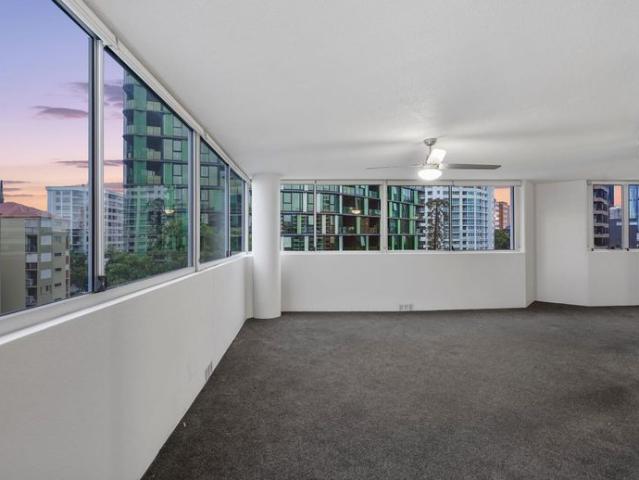 Entertain in Style with Panoramic River & City Views, Direct Lift Access and Sub Penthouse Luxury
