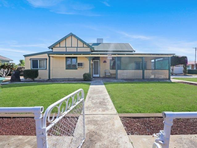 Entertain, Relax and Enjoy CORNER BLOCK APPEAL!