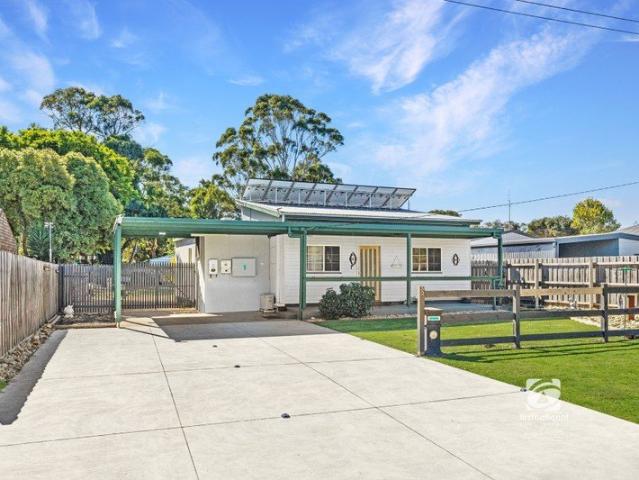 ENTERTAIN, RELAX AND ENJOY IN A QUIET COURT SETTING