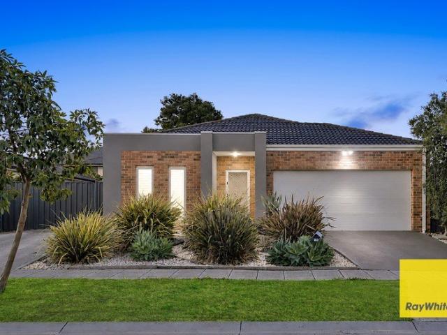 Entertain, Relax & Enjoy in This Beautiful Family Home Walking distance to Tarneit Train Station!