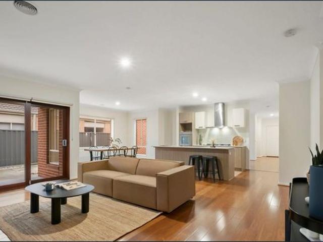 Entertain, Relax & Enjoy Spacious Family Living