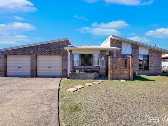 Entertain, Relax & Thrive in This Perfect Kepnock Family Home!