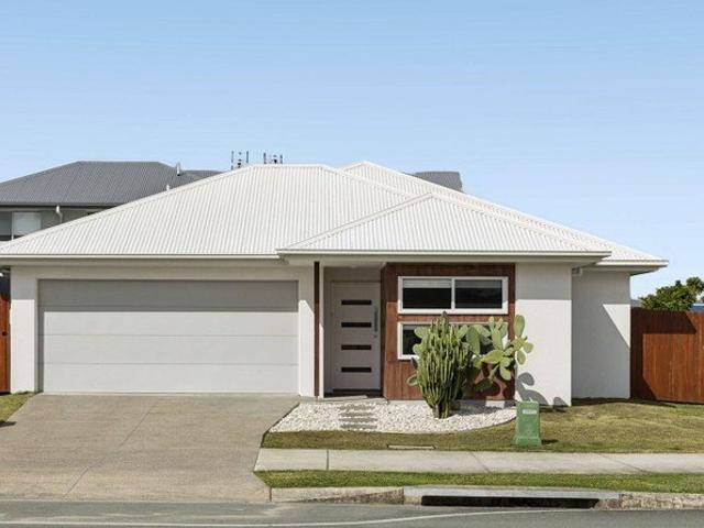 Entertain Today, Enjoy Tomorrow Walk to School & Future Shops! REF: 4503