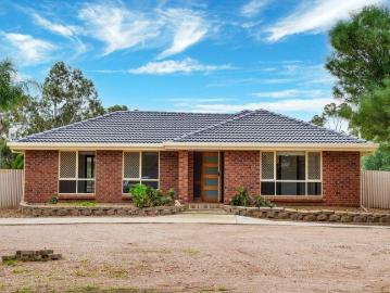 Entertain, Unwind & Embrace the Acreage Lifestyle