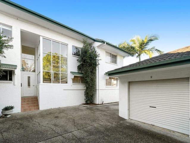 Entertain, Unwind, Enjoy Spacious Courtyard Living