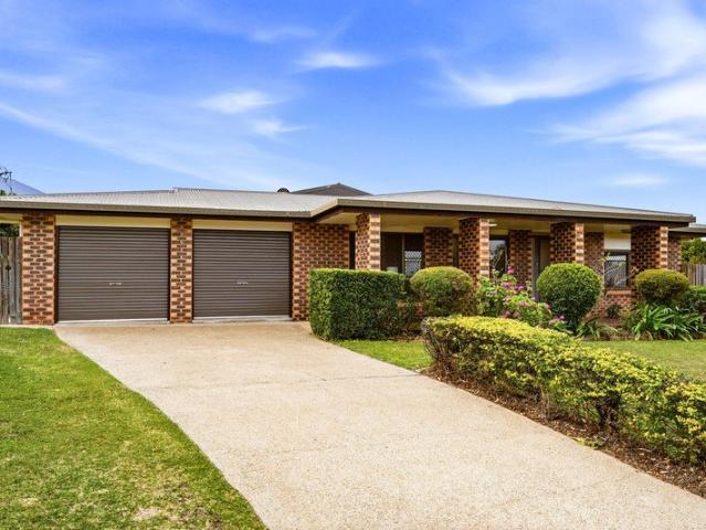 Entertain Year Round, Stroll to Two Shopping Towns, and Settle into Queensland's Top School Catchment