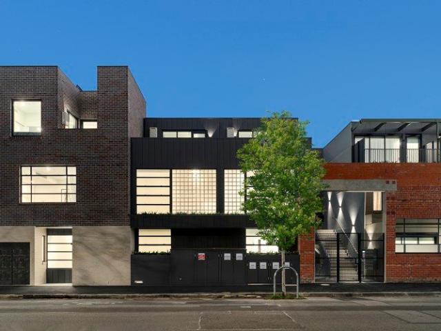 Entertainer's Delight: 3 Bedroom Corner Townhouse with Rooftop Terrace Splendour