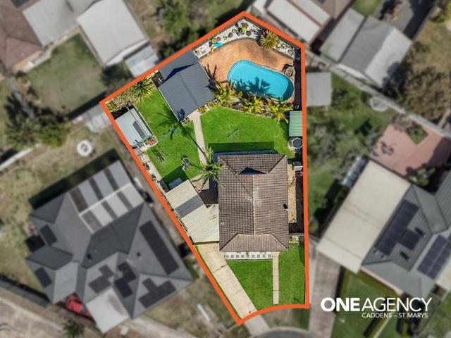 ENTERTAINER'S DELIGHT WITH SPACIOUS BACKYARD, POOL & COVERED ALFRESCO!