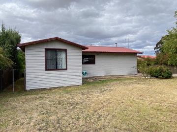Entertainer's Delight with Uncover Deck & Double Garage