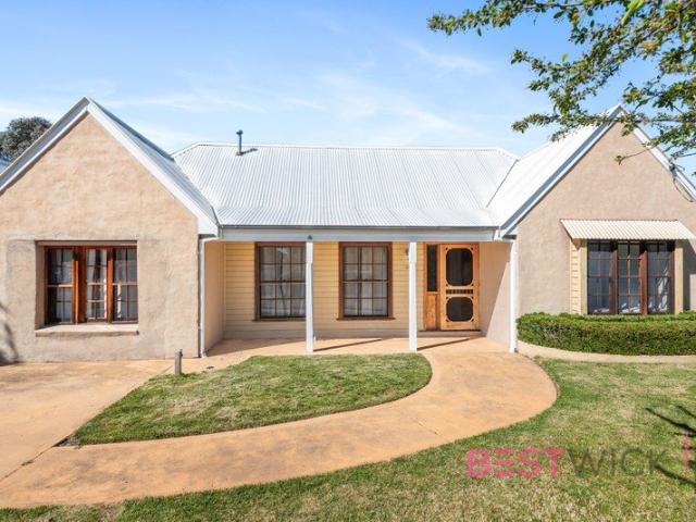 Entertainers Delight Exceptional 4 bedroom Family Home
