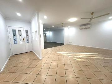 ENTERTAINER'S DELIGHT! FRESHLY UPDATED FAMILY HOME