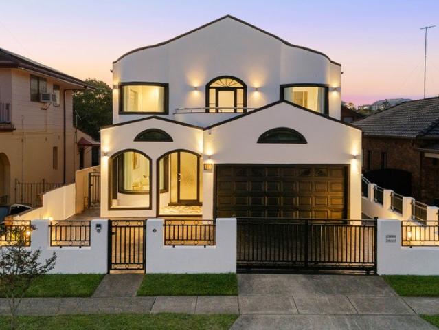 Entertainer's Dream in a Premier Bayside Enclave