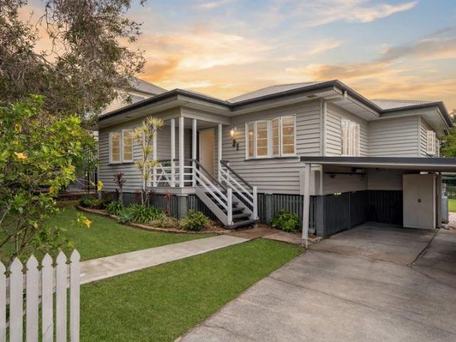 Entertainer's Dream Large Deck overlooking Inground Pool