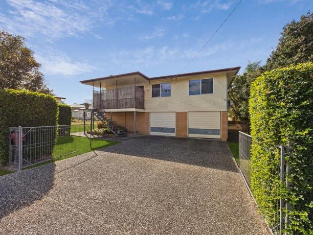 Entertainer's Dream w/ Vehicle Side Access in the Heart of Raceview!