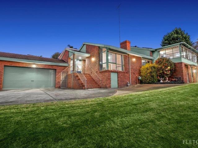 Entertainer's Dream with Panoramic Views and Family Living
