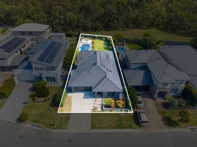 Lowset Family Entertainer with Pool & Bush Outlook on 692sqm