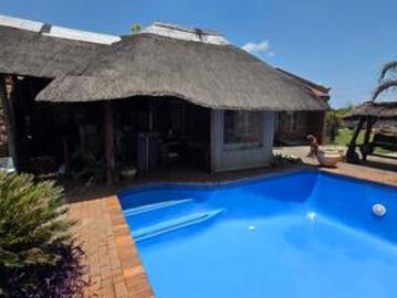 entertainers house on big stand in o.