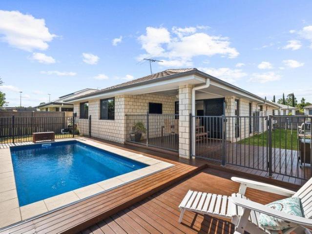 Entertainer's Retreat With Pool In Unbeatable Location