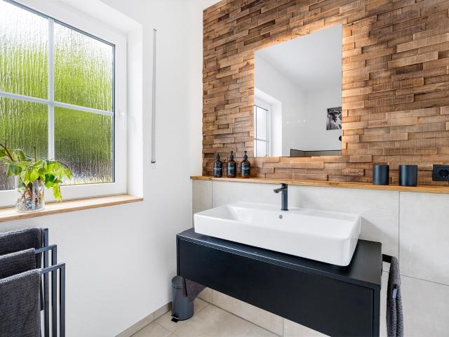 Entertainment Cottage with Private Garden and Forest View