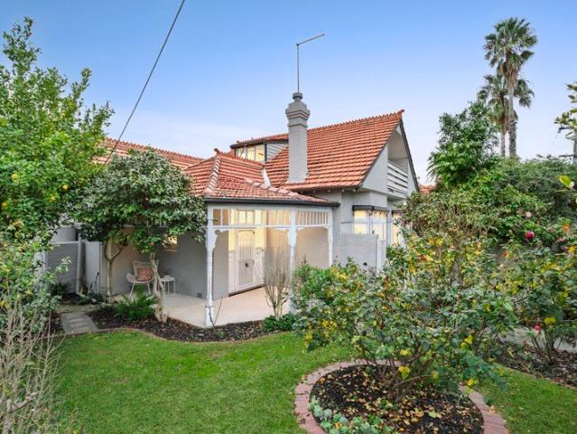 Enticing Edwardian Elegance