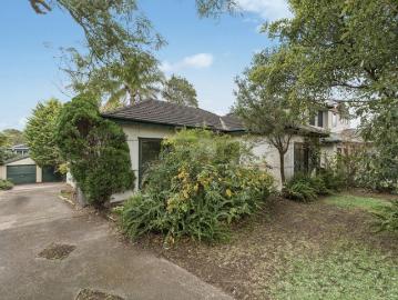 Enticing Loftus property with dream home potential