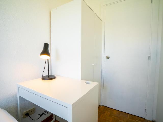 Enticing single bedroom next to Sants neighbourhood