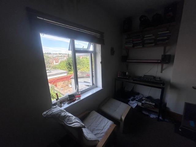 Entire 1 Bed Flat in Southville BS3 14 27 August