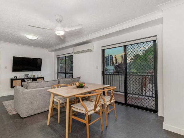 Entire 2 Bedroom Apartment, Close to Uni and Transport