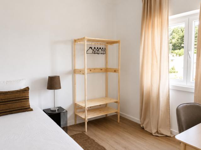 Entire 2 bedroom apartment, just 4 km from NOVA FCT and close to the beach. Ideal for students looking for a comfortable and convenient place to stay