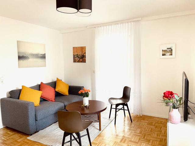 Entire Apartment – modern, cozy & fully furnished with a spacious terrace, Stuttgart Amsterdam Apartments for Rent